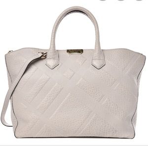 BURBERRY
Heritage Grain Check Mm Dewsbury Tote